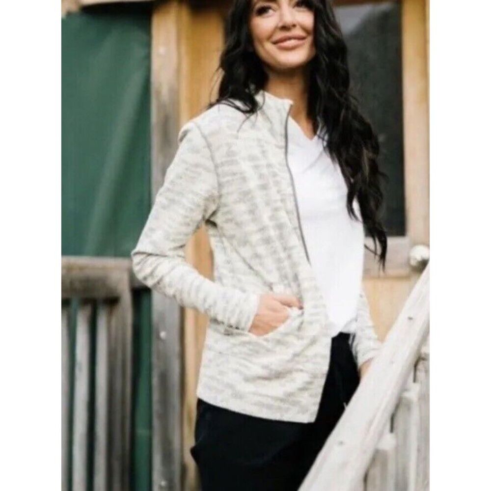 Zyia Active Cream Combo Jacket - Size Medium